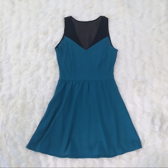 JACK Fit And Flare Sheer v Neck Top Mini Dress - Picture 4 of 4